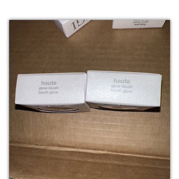 TIGI Cosmetics Glow Blush- Haute new in box - Picture 5 of 16